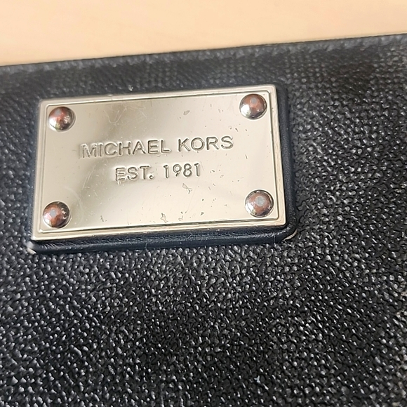 Michael Kors Women's Jet Set Travel Logo Continental Leather Zip Around Wallet - Picture 2 of 8